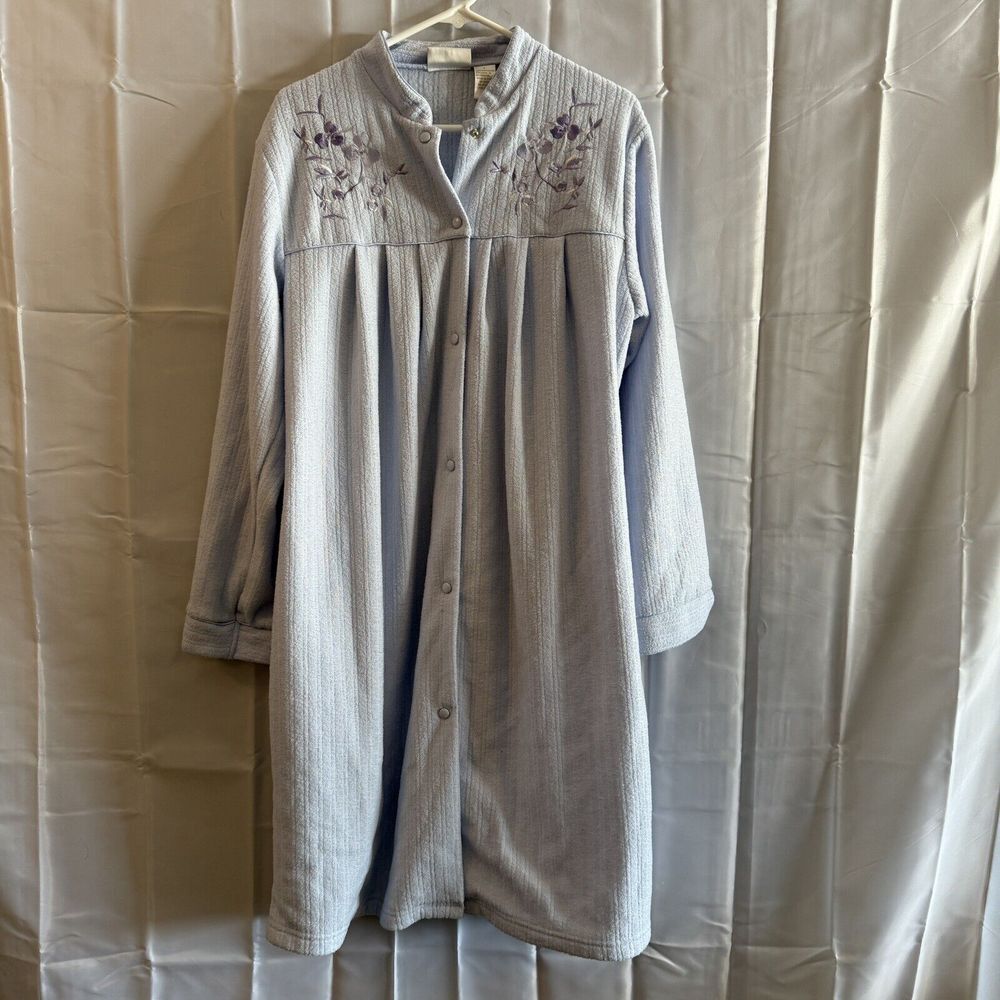 Vintage Womens L Blue House Coat Robe Grandma Modest Snap‎ Front Purple Flowers